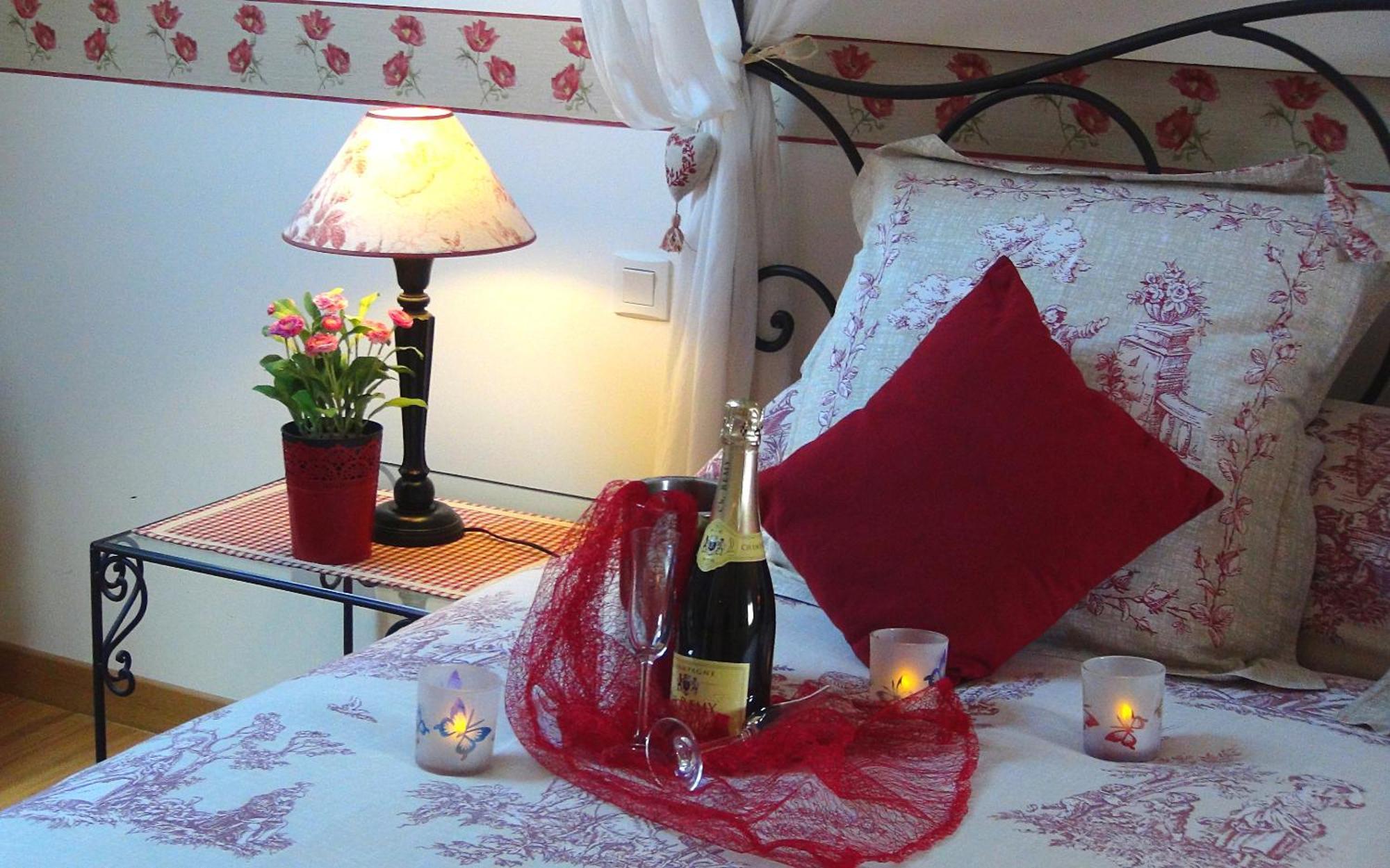 Le Clos Des Tilleuls D Day Home, Chambres D'Hotes, Suite Avec Sauna Privatif, Suite Avec Balneotherapie Privative, En Supplement Option Spa Bain A Remous La Vendelée エクステリア 写真