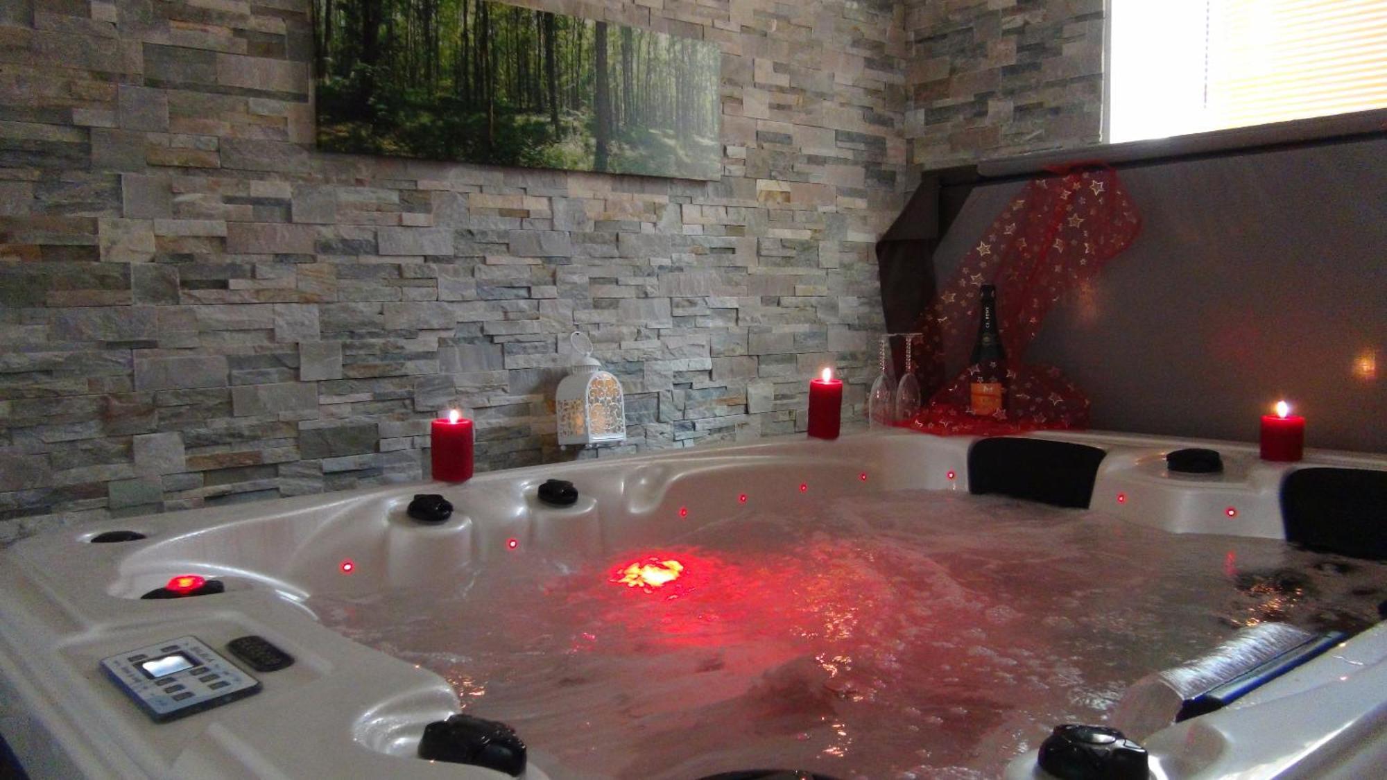 Le Clos Des Tilleuls D Day Home, Chambres D'Hotes, Suite Avec Sauna Privatif, Suite Avec Balneotherapie Privative, En Supplement Option Spa Bain A Remous La Vendelée エクステリア 写真