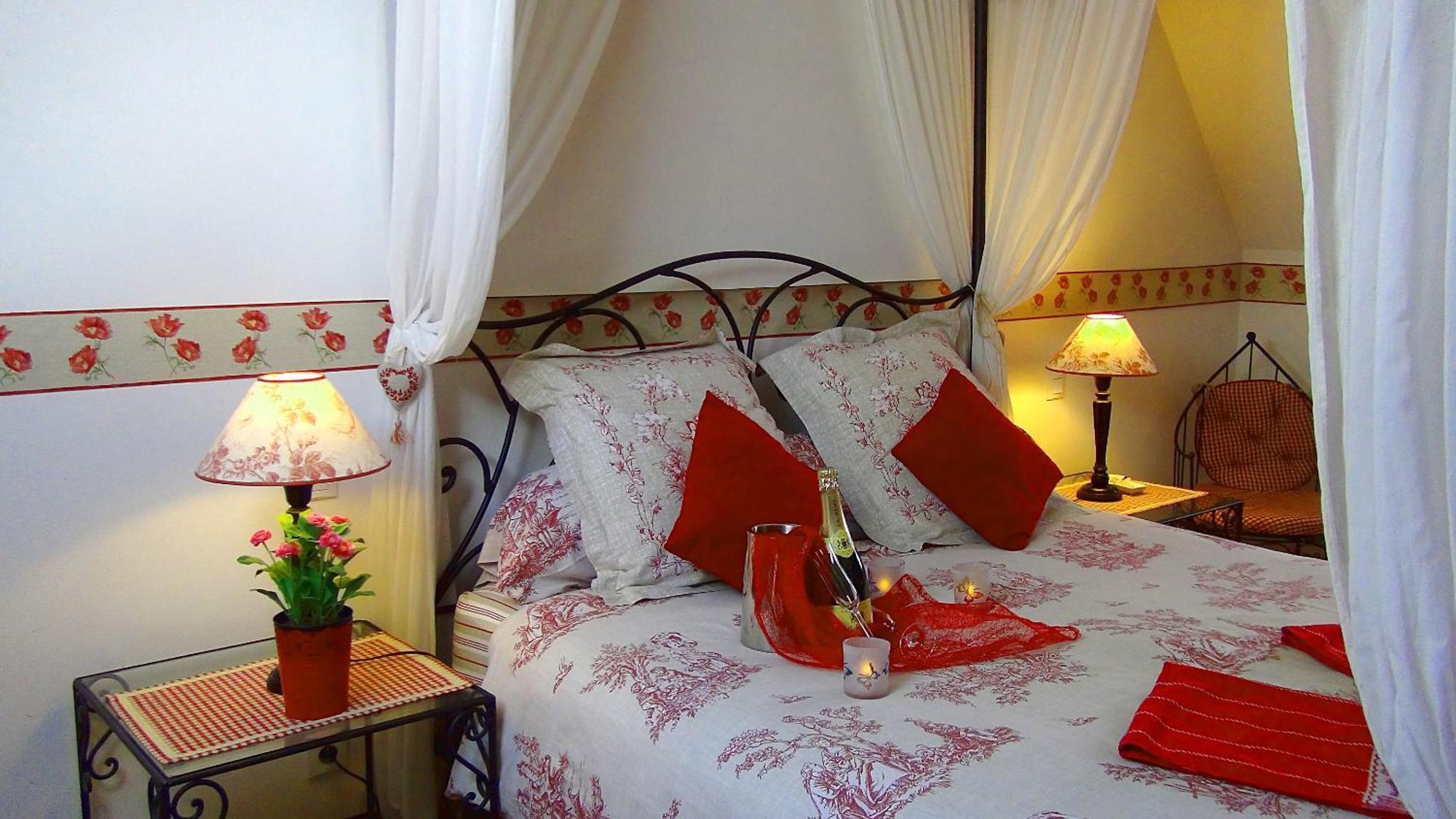 Le Clos Des Tilleuls D Day Home, Chambres D'Hotes, Suite Avec Sauna Privatif, Suite Avec Balneotherapie Privative, En Supplement Option Spa Bain A Remous La Vendelée エクステリア 写真