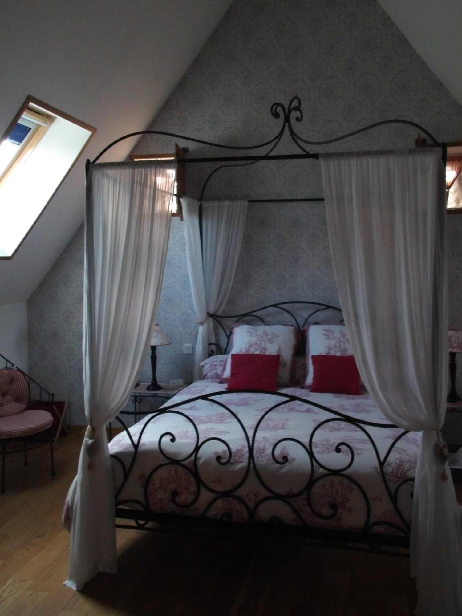 Le Clos Des Tilleuls D Day Home, Chambres D'Hotes, Suite Avec Sauna Privatif, Suite Avec Balneotherapie Privative, En Supplement Option Spa Bain A Remous La Vendelée 部屋 写真