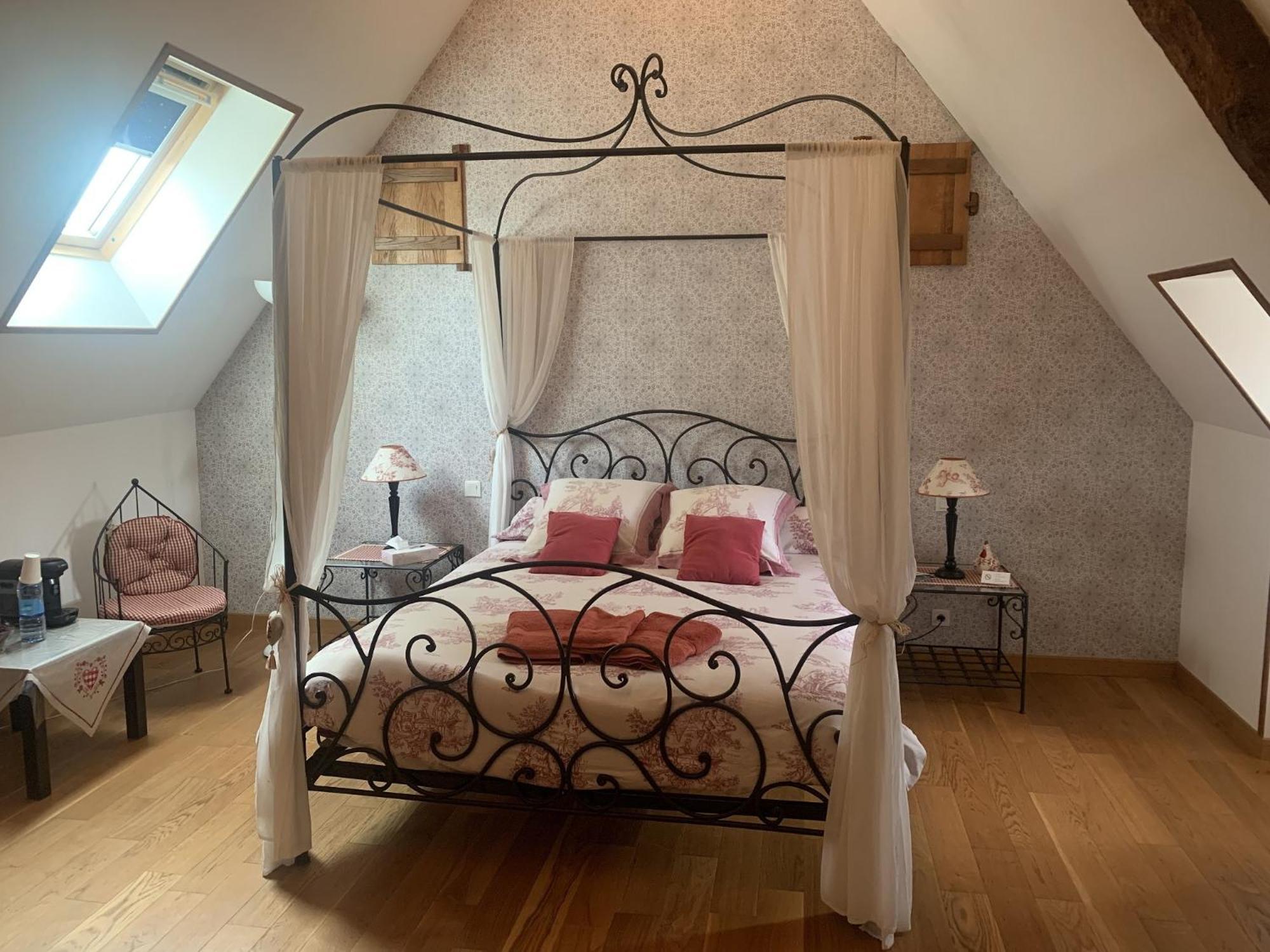 Le Clos Des Tilleuls D Day Home, Chambres D'Hotes, Suite Avec Sauna Privatif, Suite Avec Balneotherapie Privative, En Supplement Option Spa Bain A Remous La Vendelée エクステリア 写真