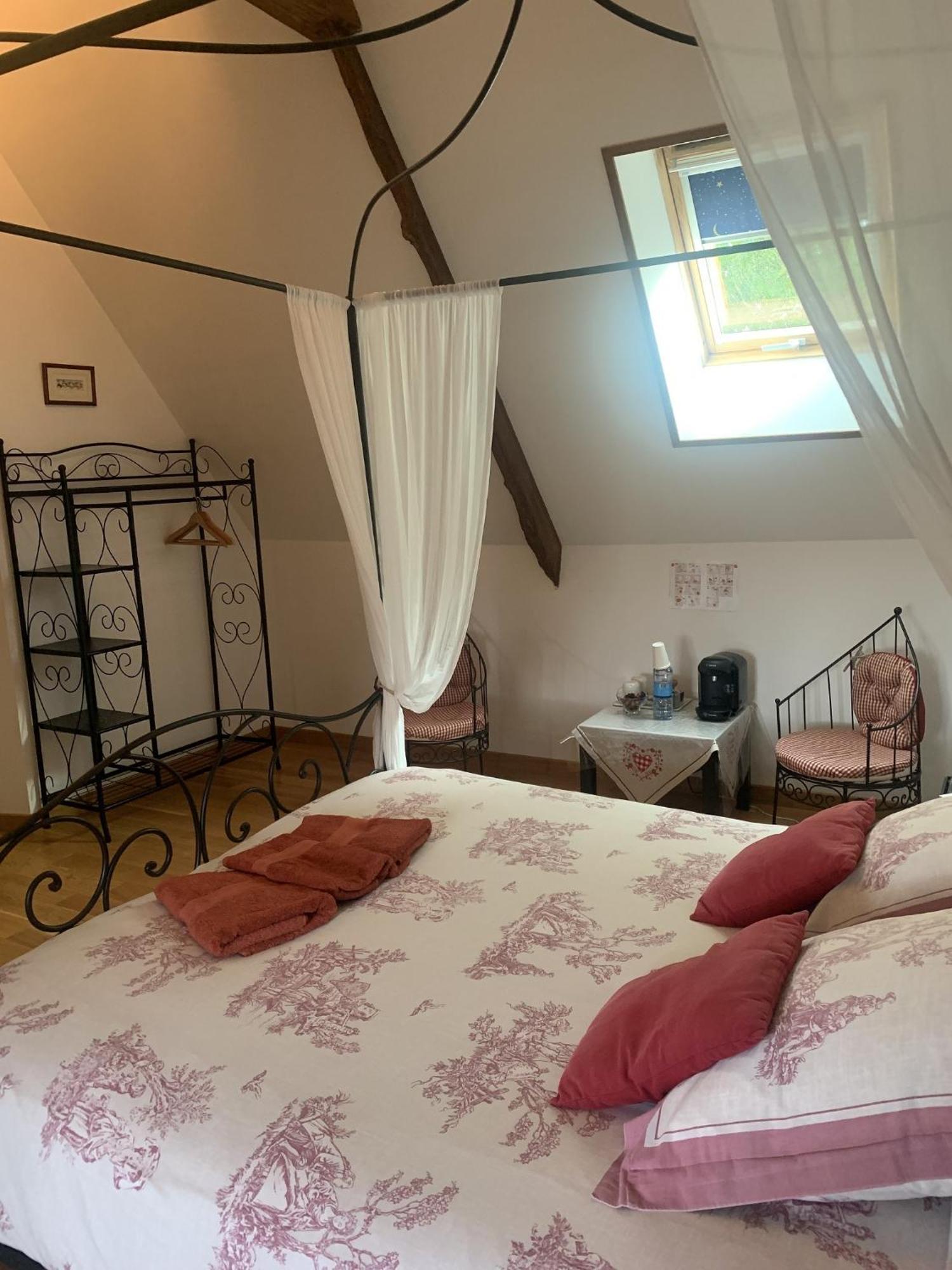 Le Clos Des Tilleuls D Day Home, Chambres D'Hotes, Suite Avec Sauna Privatif, Suite Avec Balneotherapie Privative, En Supplement Option Spa Bain A Remous La Vendelée エクステリア 写真